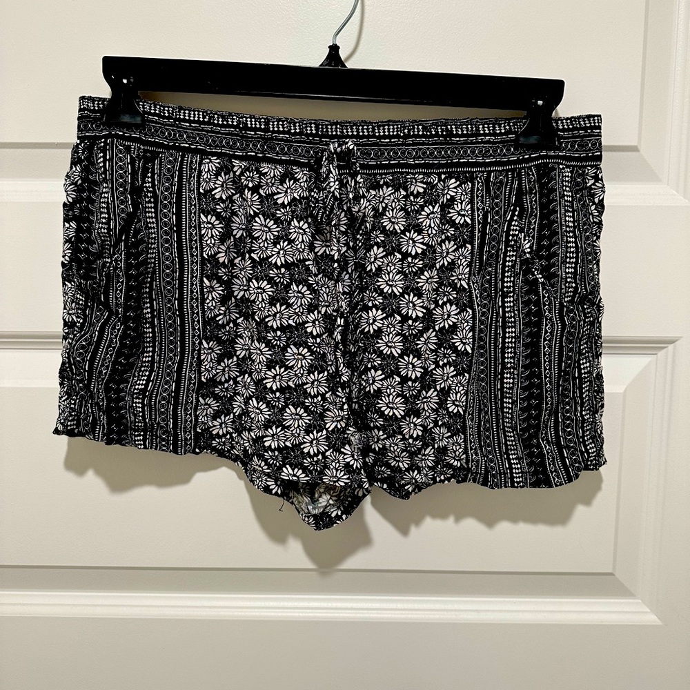 Black and White Floral Women's Shorts